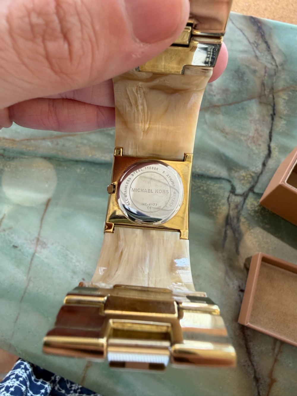 Rare Michael Kors MK4177 Bracelet Acrylic Bangle Brushed Gold Dial Watch w/ Box - Picture 4 of 5